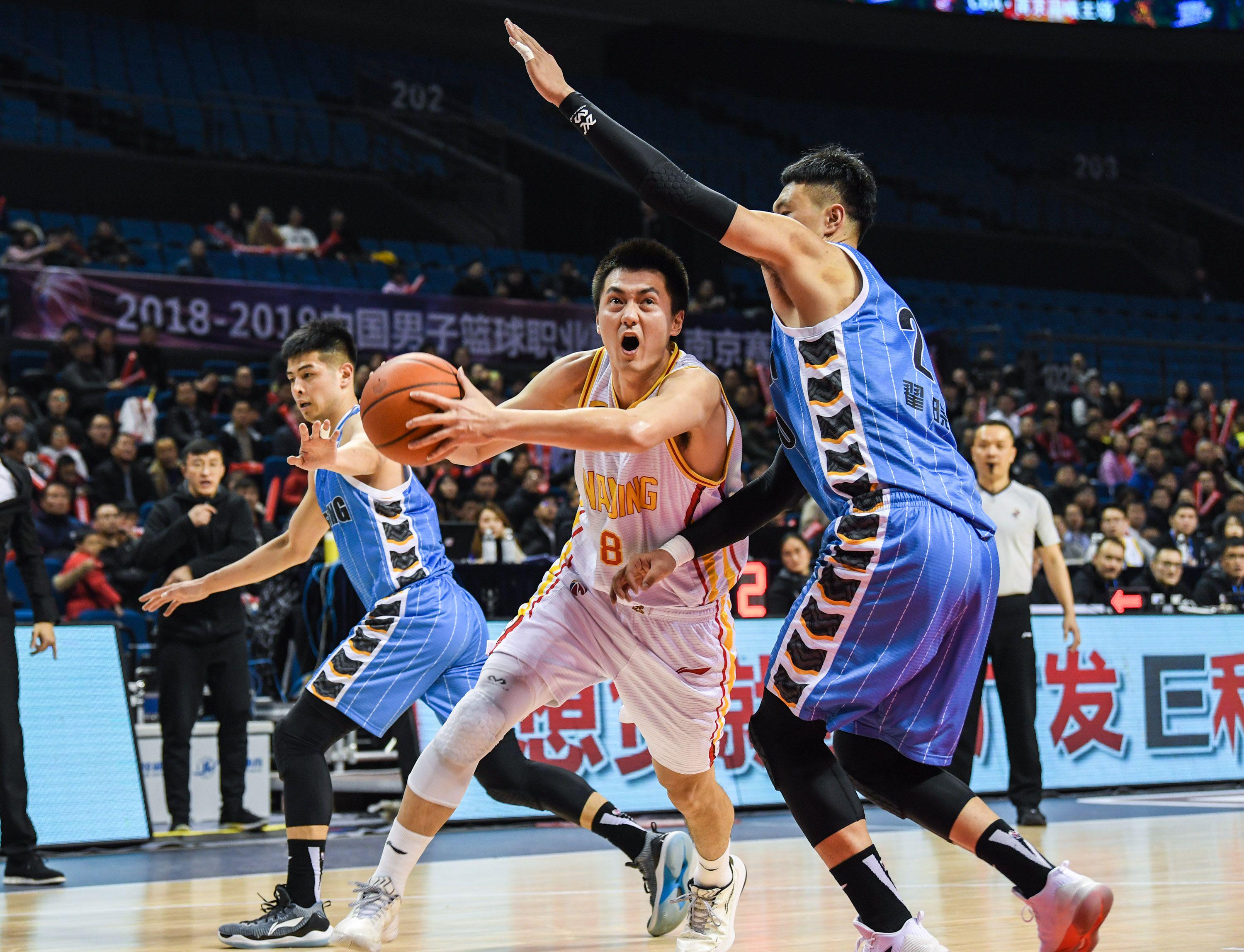 U17男篮虐委内瑞拉！张懿赵杰+2将齐爆，多人贡献，吕飞燕下替补