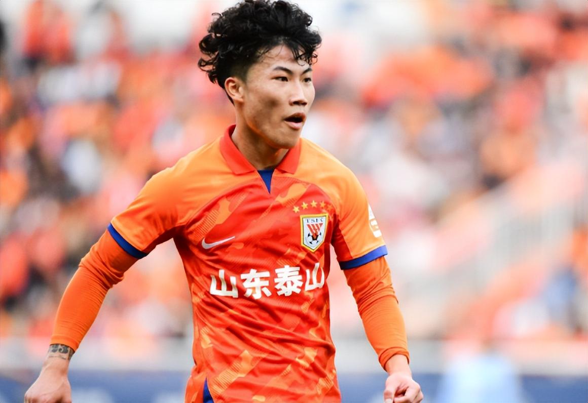 挺着大肚也能飞！身高166体重170门将6次神扑 FIFA147非预赛逼平昔日冠军